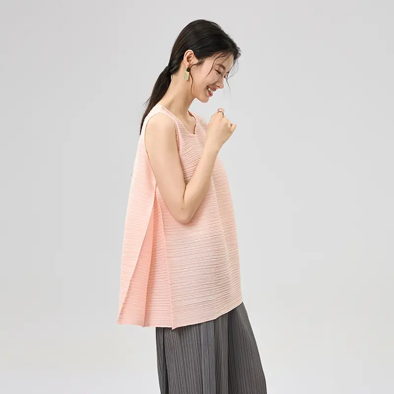 Women’s Pleated Sleeveless Top – Loos...