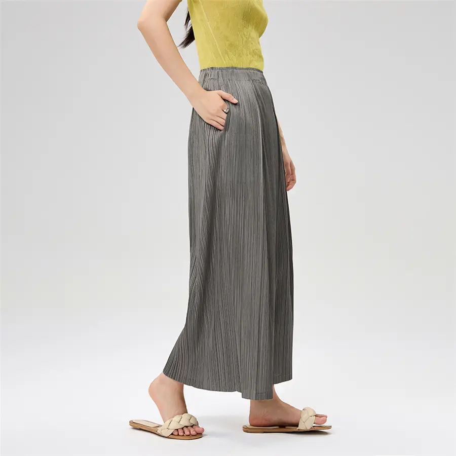 Women's Pleated Wide-Leg Trousers – Lightweight & Elegant (6).jpg