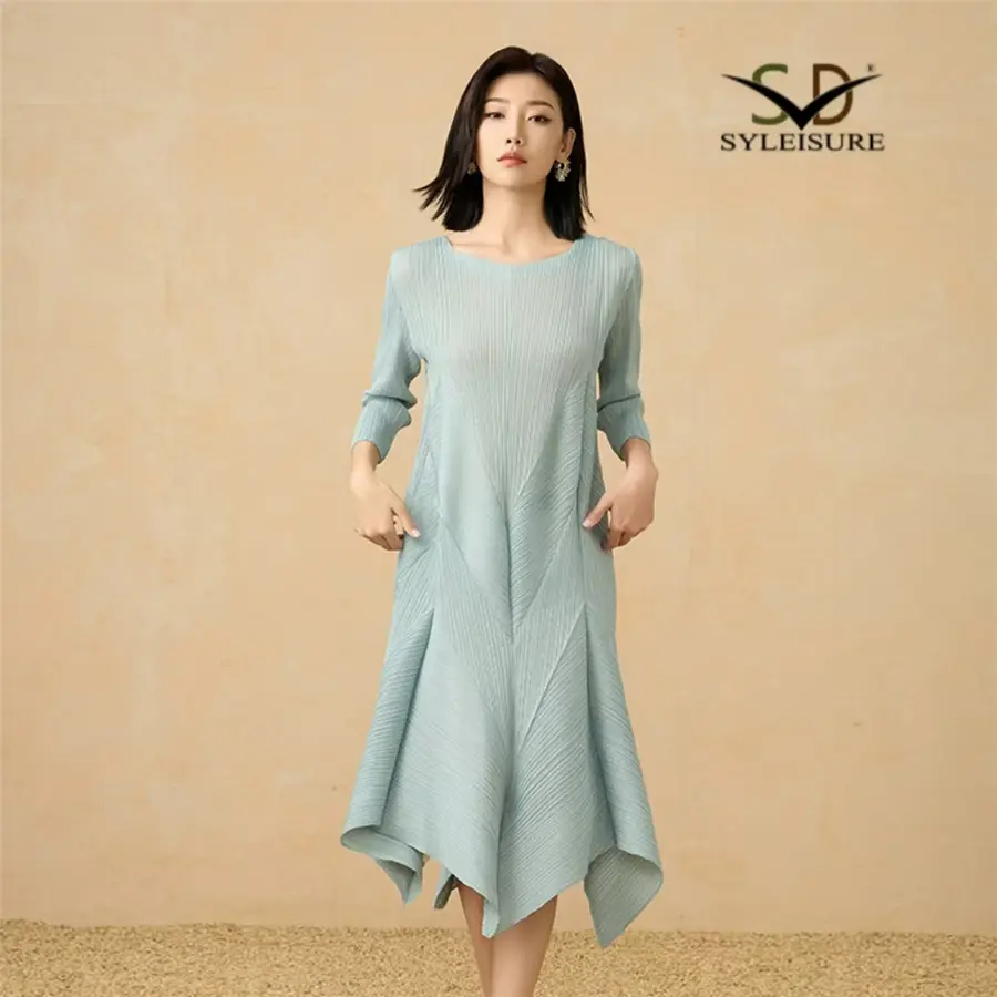 Women's Square Neck Pleated Loose Fit...