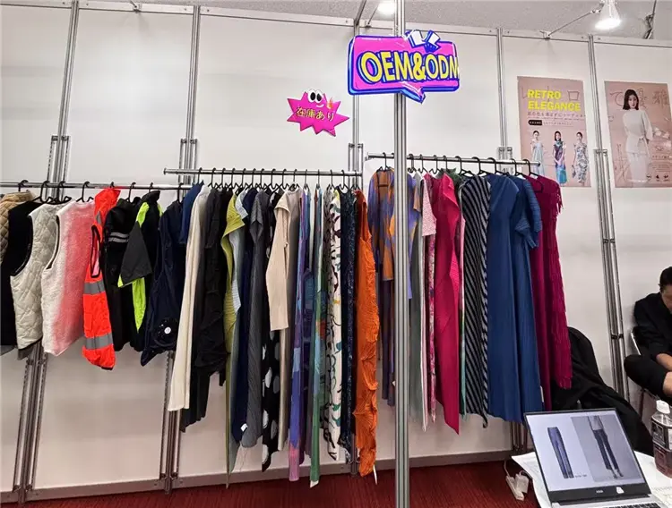 Showcasing the Art of Pleats: [Syleisure] Unveils Latest Collection at International Fashion Expo