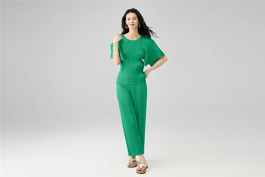 Women's Pleated Two-Piece Set – Short-Sleeve Top and Wide-Leg Pants