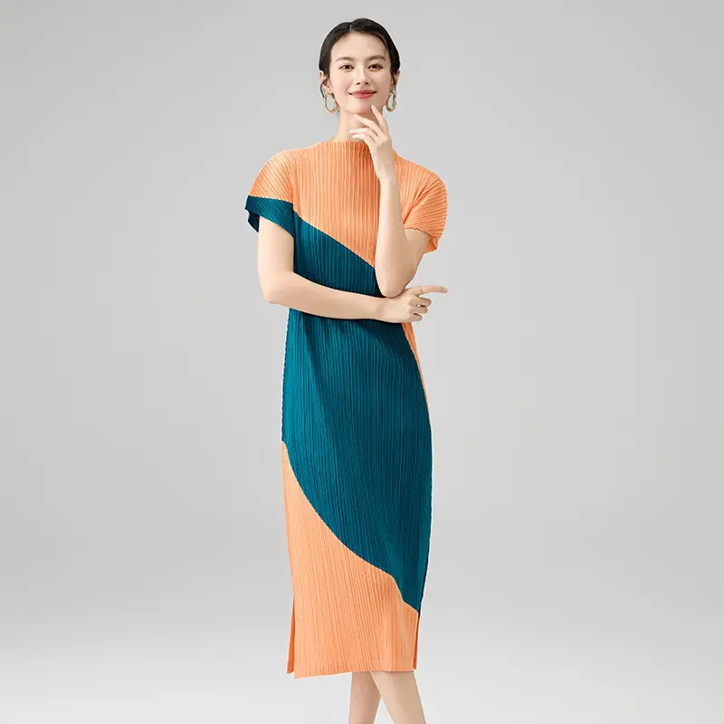 Women’s Colorblock Pleated Midi Dress...