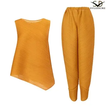 Women's Round Neck Sleeveless Pleated...