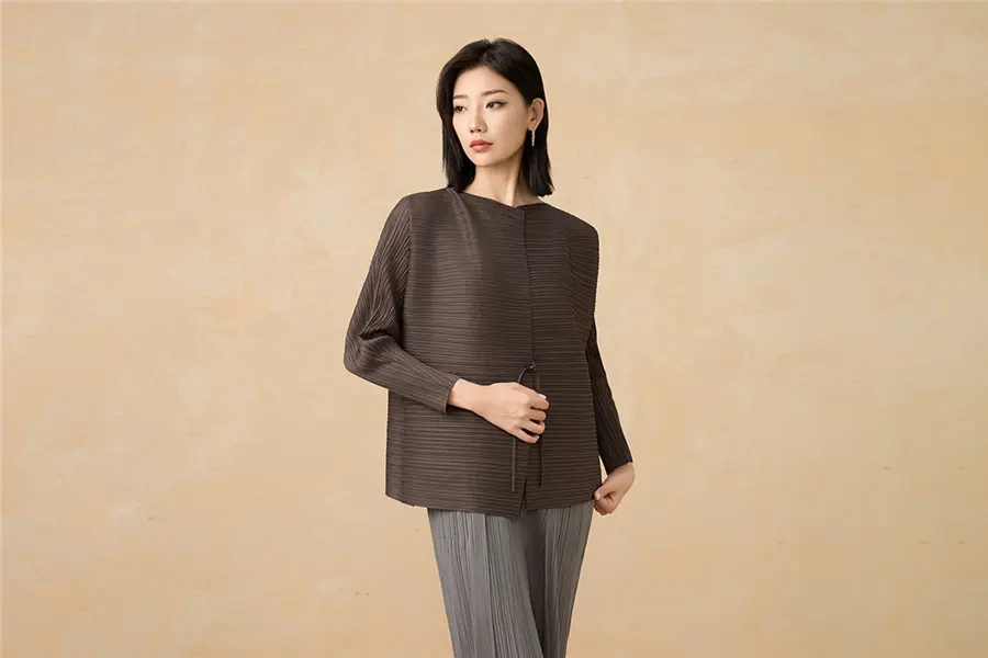 Women's Pleated Lightweight Outerwear Jacket