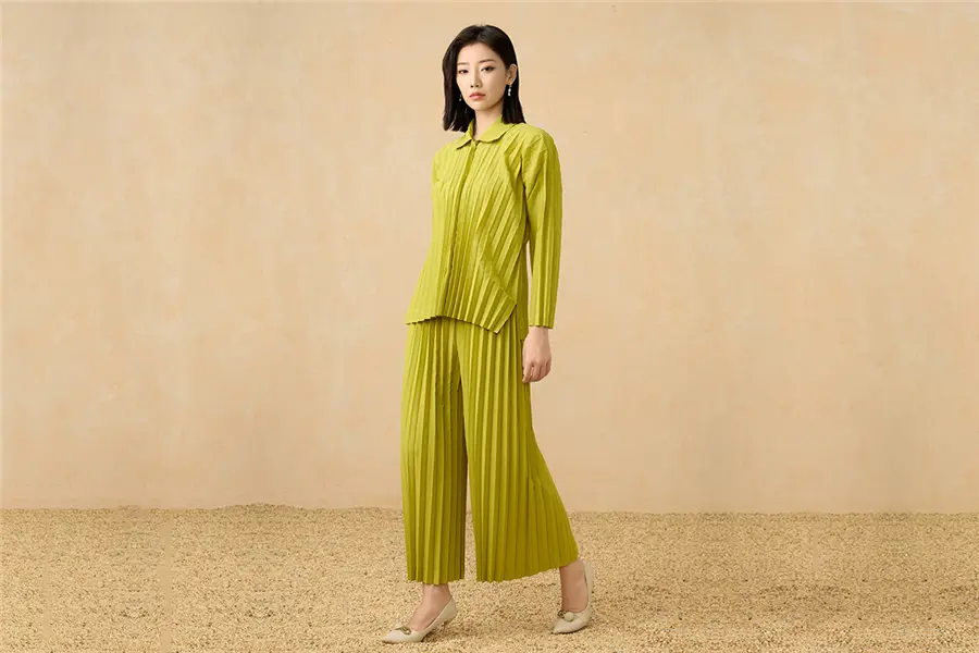 Women's Pleated Two-Piece Set – Shirt and Wide-Leg Pants