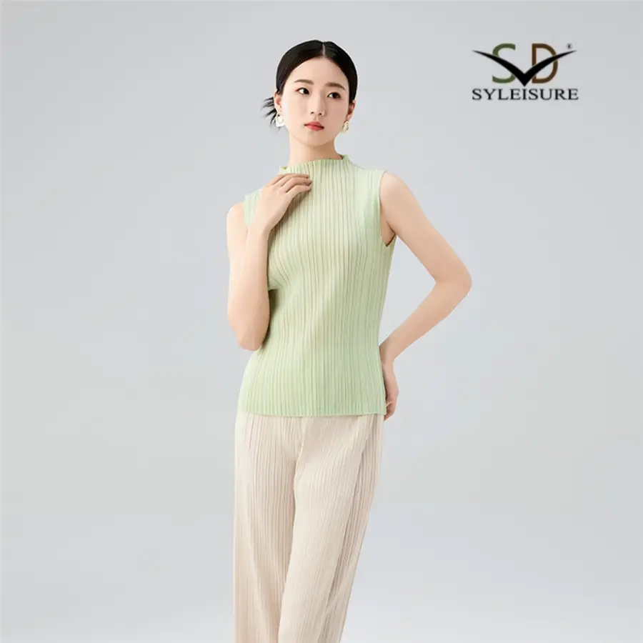 Women's Mock Neck Sleeveless Pleated ...
