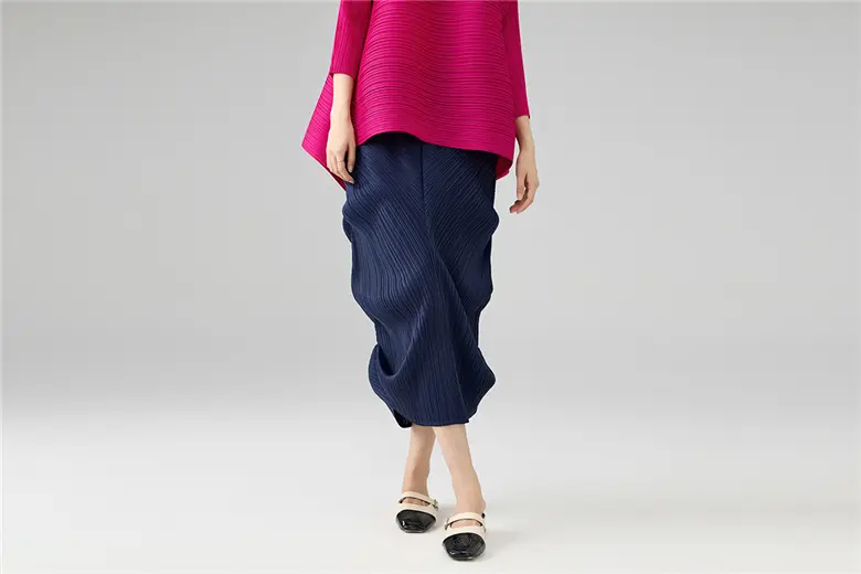 Women’s Pleated Midi Skirt – Textured Stretch High-Waist Skirt for Casual & Elegant Wear