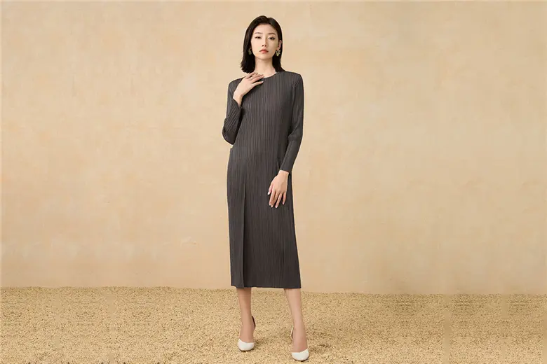 Minimalist Pleated Long Sleeve Midi Dress