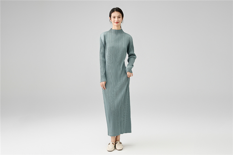 Elegant Pleated Long Sleeve Midi Dress
