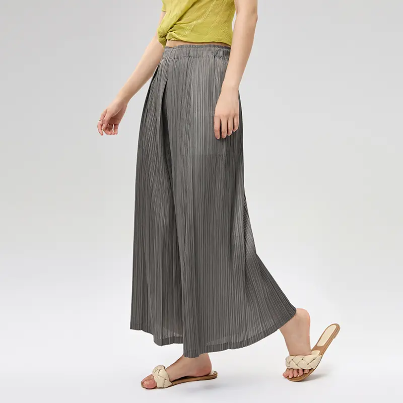Women's Pleated Wide-Leg Trousers – Lightweight & Elegant (3).jpg