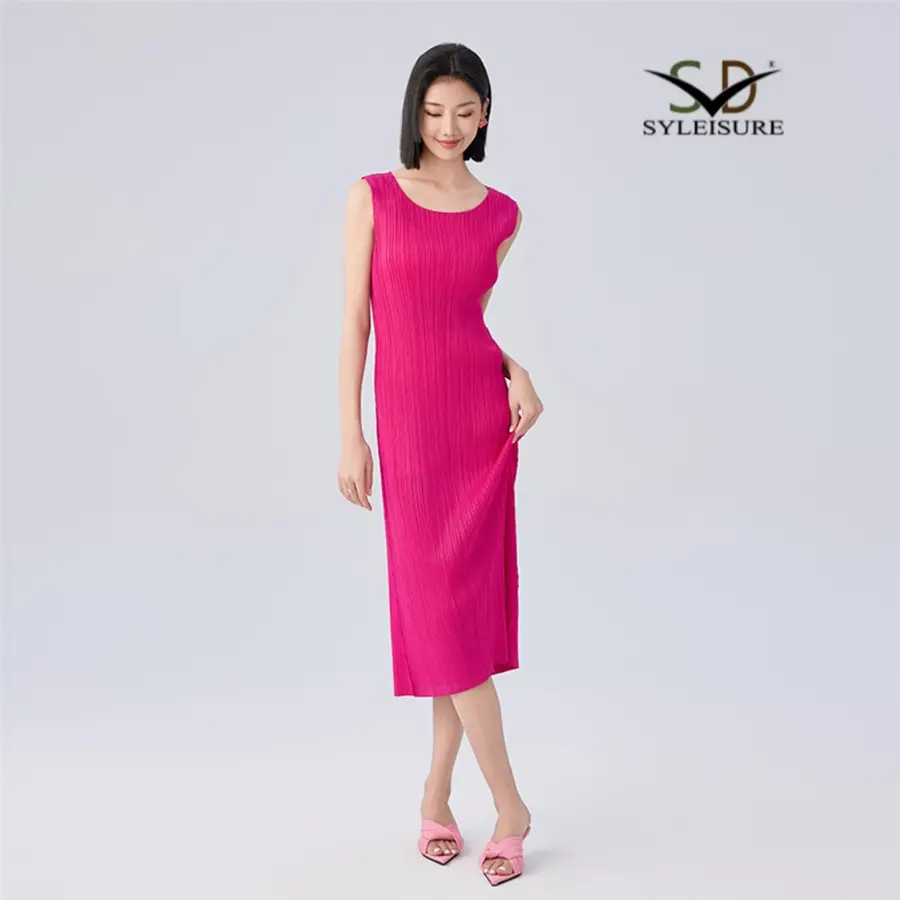 Women's Round Neck Sleeveless Pleated...