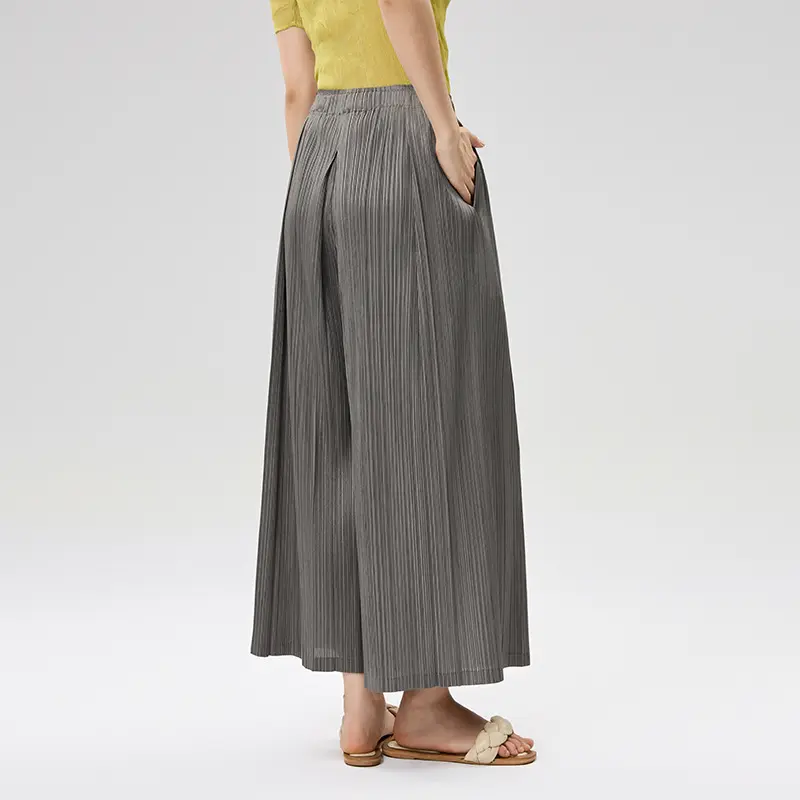 Women's Pleated Wide-Leg Trousers – Lightweight & Elegant (4).jpg