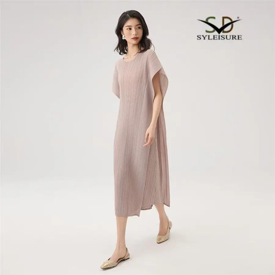 Women's Round Neck Batwing Sleeve Ple...