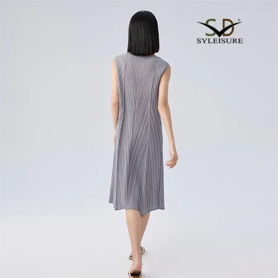 Women's Square Neck Pleated Loose Fit...