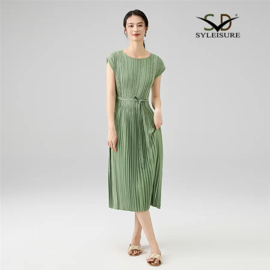 Women's Elegant Green Pleated Midi Dr...
